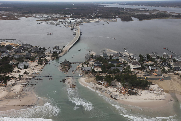 Who is vulnerable and who is resilient to coastal flooding? Lessons from Hurricane Sandy in New York City