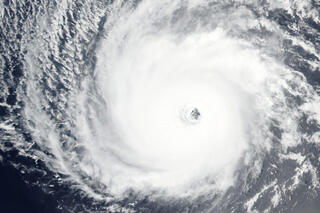 Map image for Major Hurricanes Madeline and Lester poised to give Hawaii a close call